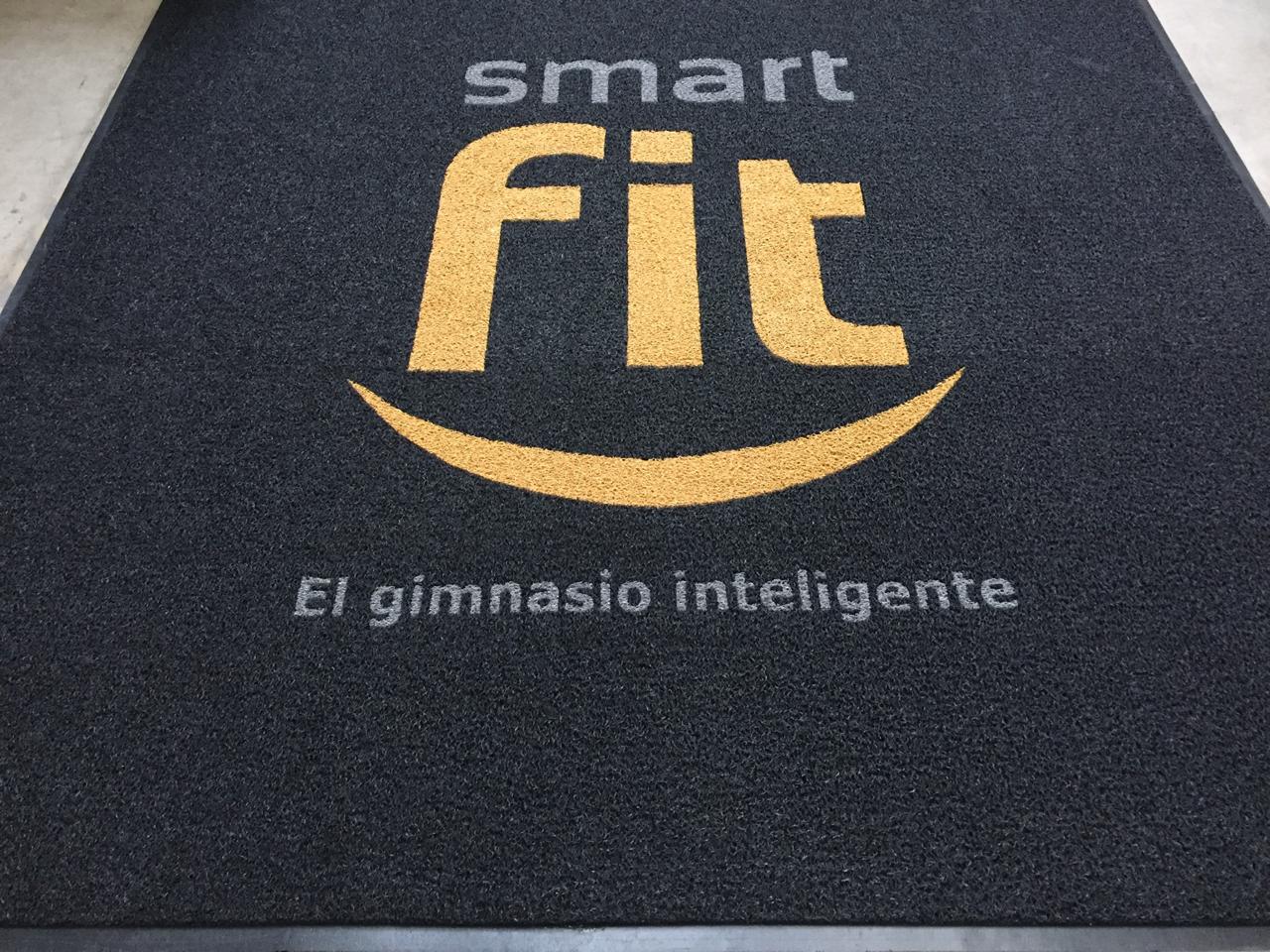 Alfombra entrada personalizada con logo empresa fitness Santiago